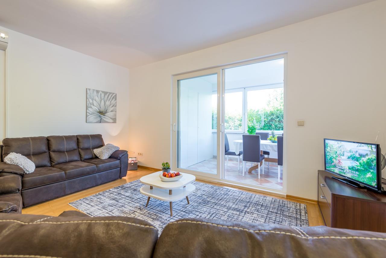 Apartment With Terrace And Mini Pool Green Gold 두브로브니크 외부 사진